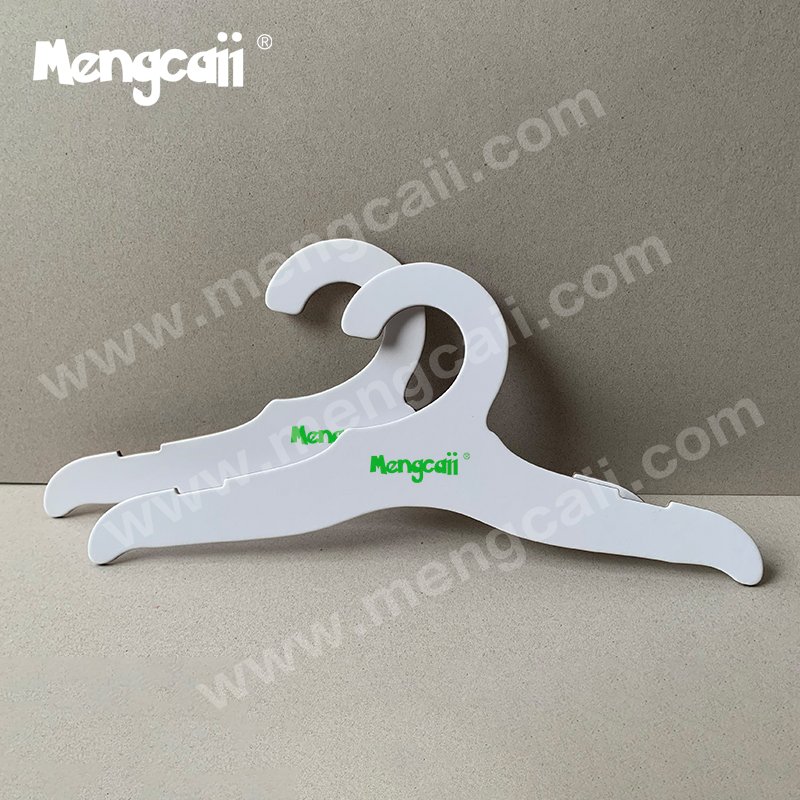Mengcaii children's paper hangers are high-quality, sustainable, environmentally friendly, fully recyclable and biodegradable fashion hangers made of high-pressure composite fiber paperboard.