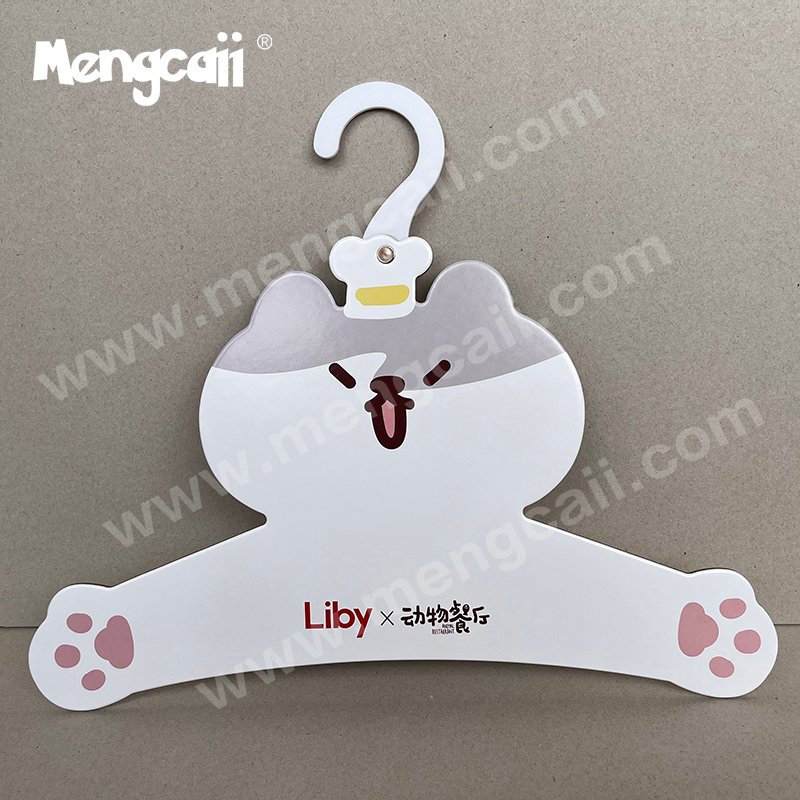 Recyclable cardboard clothes hanger for the Liby brand in the shape of a cat. Made of environmentally friendly, renewable and degradable cardboard, used for clothing terminal advertising displays in supermarkets