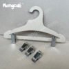 The paper trouser clip consists of a single hardware clip and a cardboard hanger. The size can be adjusted according to the size of the pants. The clip and hanger can be separated, and the clamping force can reach about 4kg.