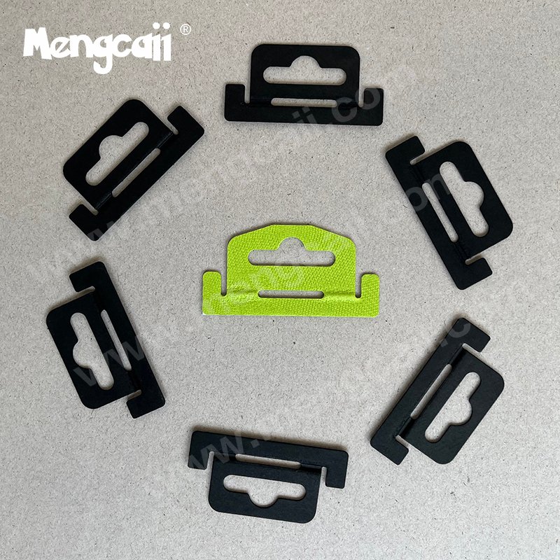 The paper hooks on the packaging boxes developed and produced by Mengcai are made of paper pulp molds. The color of the pulp can be customized, black or green, etc. The hooks used on various small packaging boxes replace the original plastic hooks. The material of the hooks is recyclable and biodegradable, reflecting the brand's social responsibility for environmental protection.