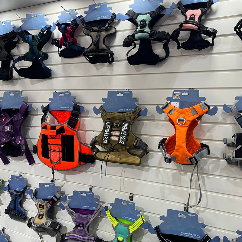 Pet Recyclable Hangers made of eco-friendly cardboard, fully biodegradable and eco-friendly, for display of pet dog clothes and horse clips