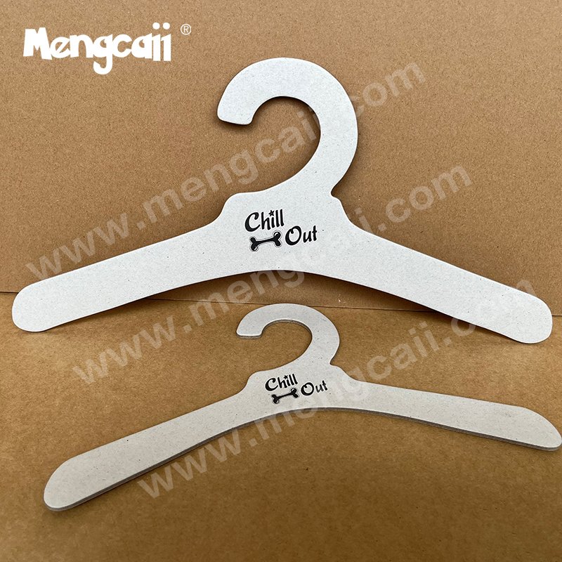 A pet cardboard hanger commissioned by the Chill Out brand. It is made of renewable cardboard, recyclable and completely biodegradable. It is used for the display of pet clothes, back cards and pet supplies.